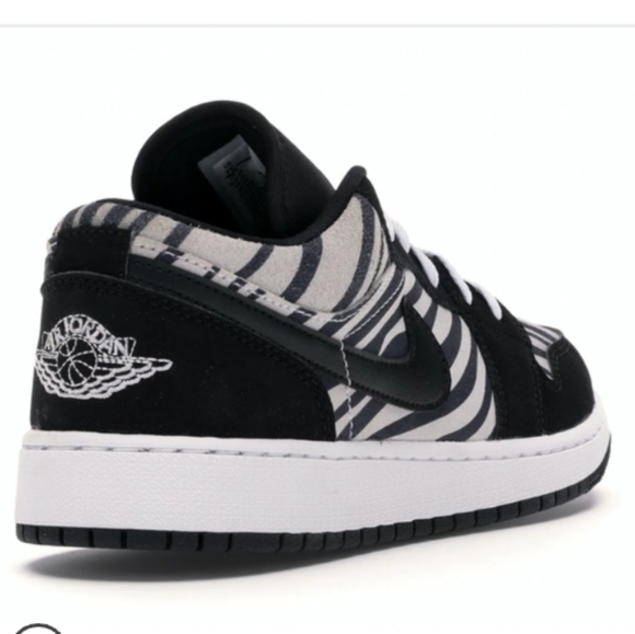 NIB! Jordan 1 ZEBRA Low (GS) - Picture 4 of 10